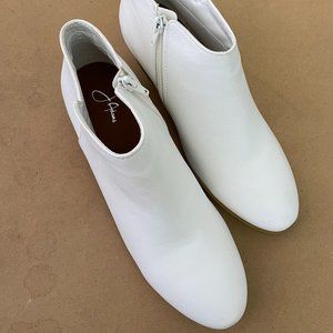 Women's Ankle boots size 9 NWOT Faux Leather